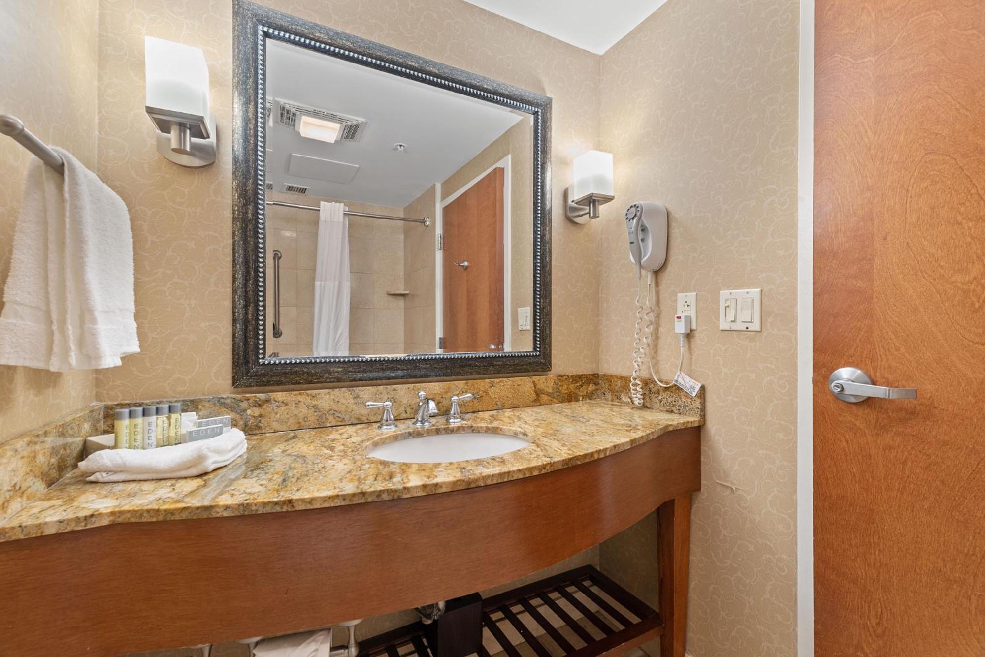 Hotel Executive Suites Картерет Екстериор снимка