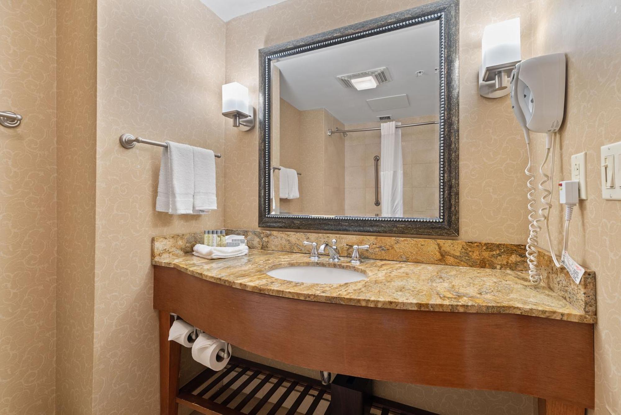 Hotel Executive Suites Картерет Екстериор снимка
