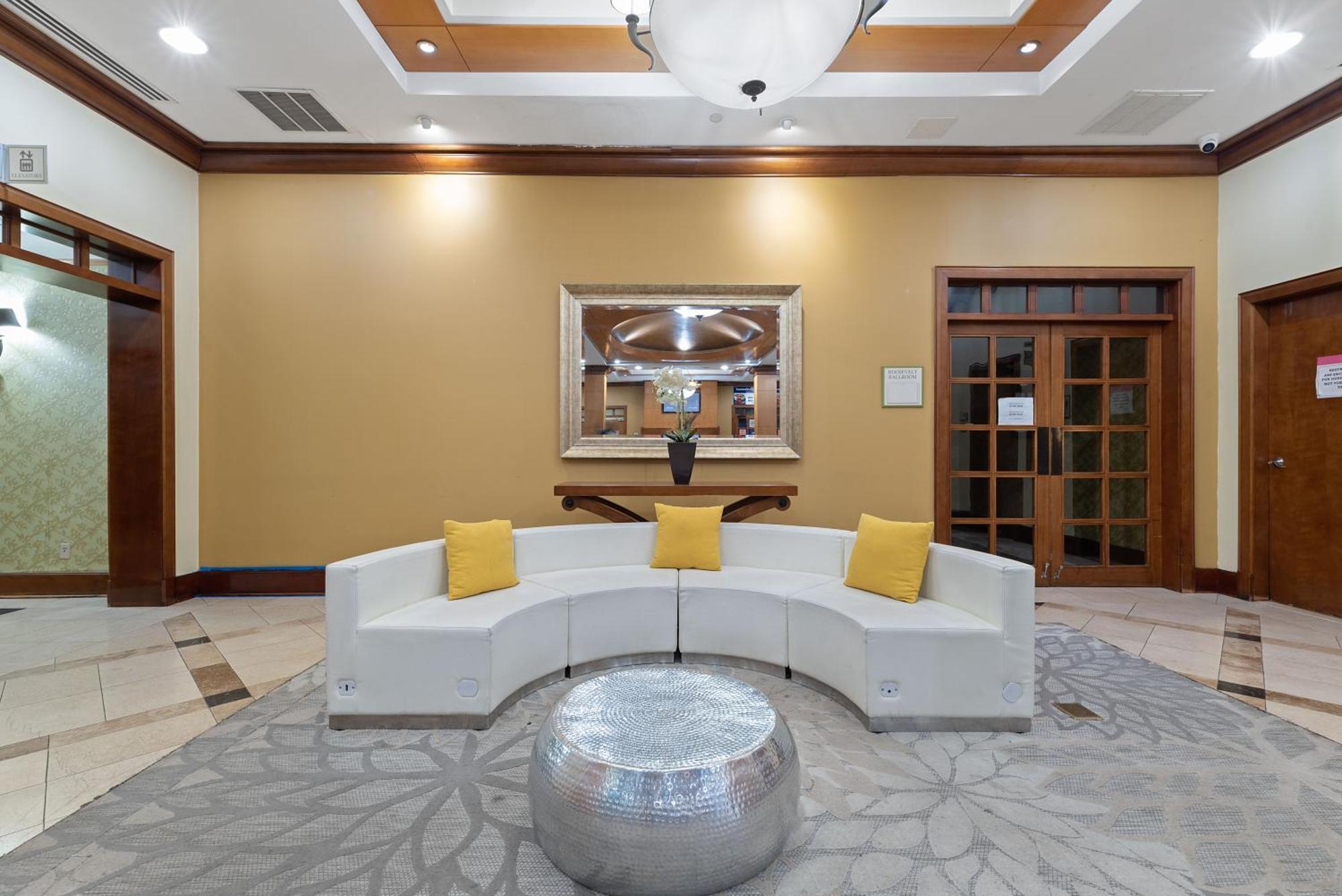 Hotel Executive Suites Картерет Екстериор снимка
